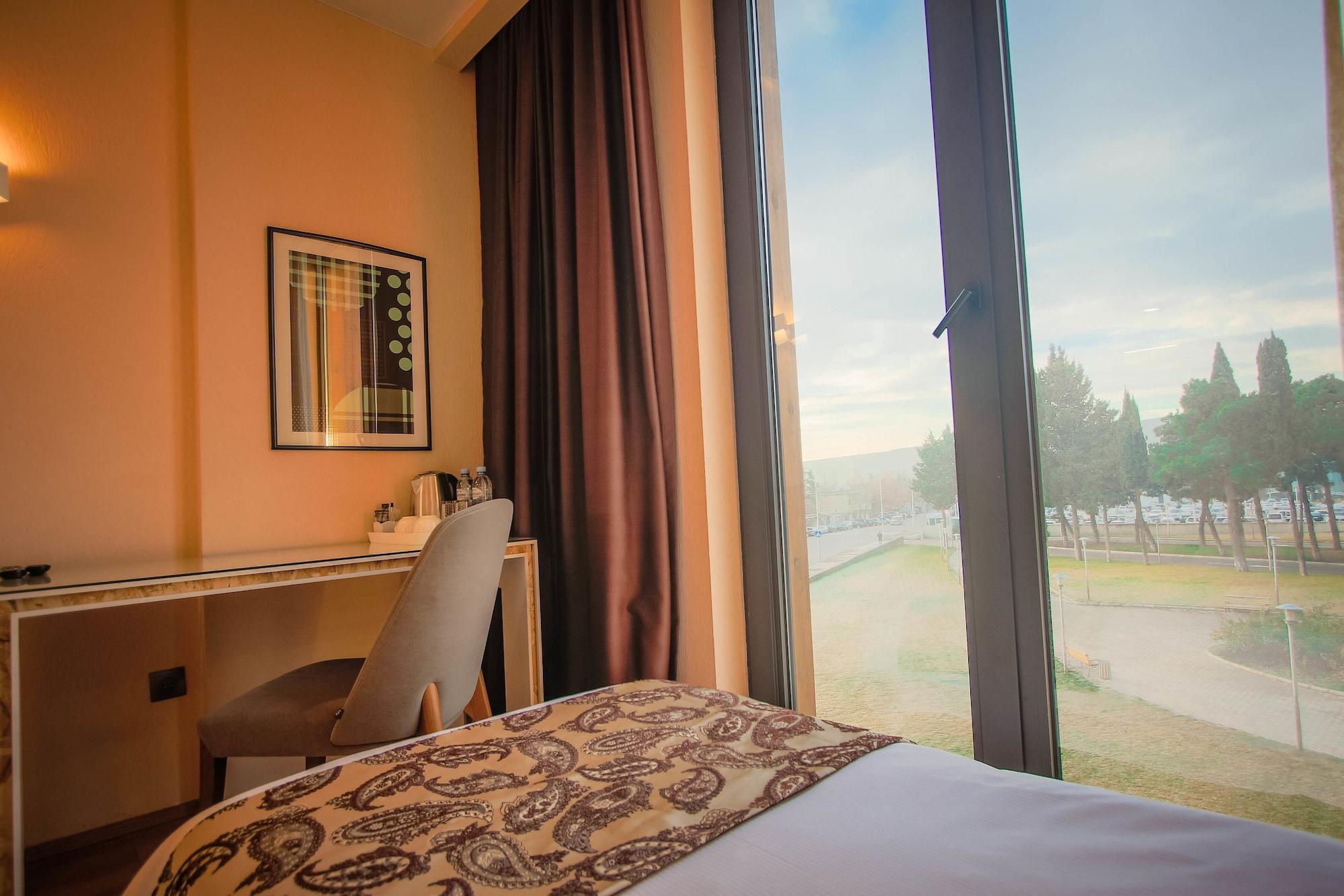 Iveria Inn Hotel Tbilisi Ngoại thất bức ảnh