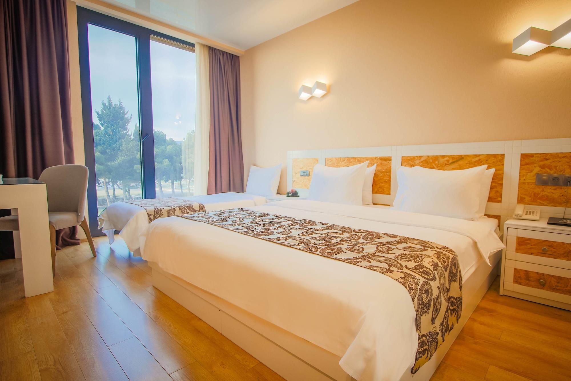 Iveria Inn Hotel Tbilisi Ngoại thất bức ảnh