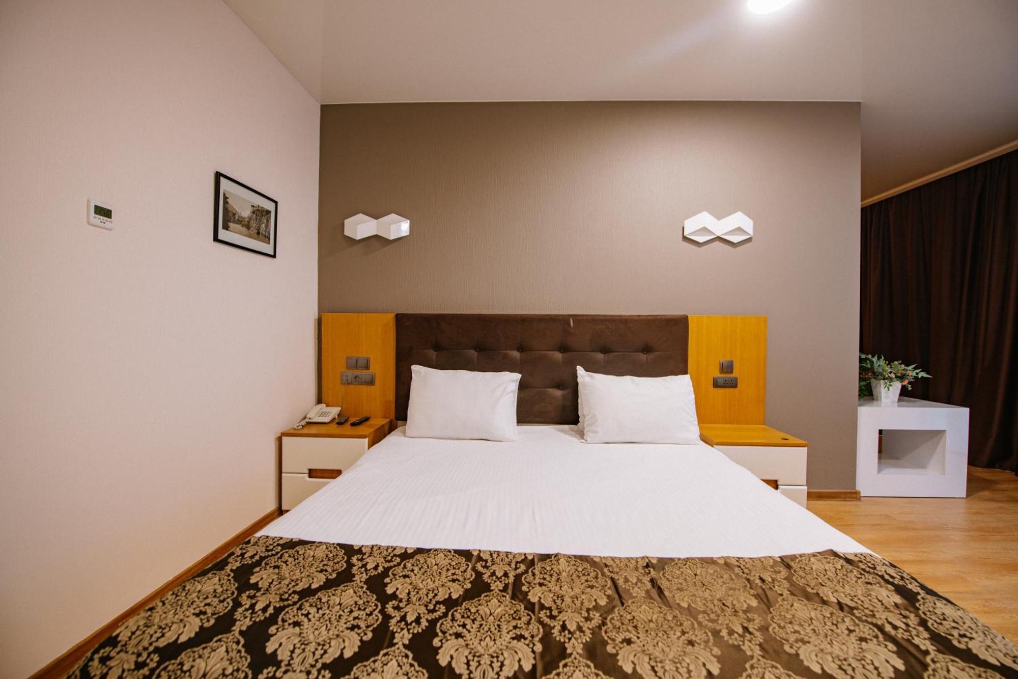 Iveria Inn Hotel Tbilisi Phòng bức ảnh