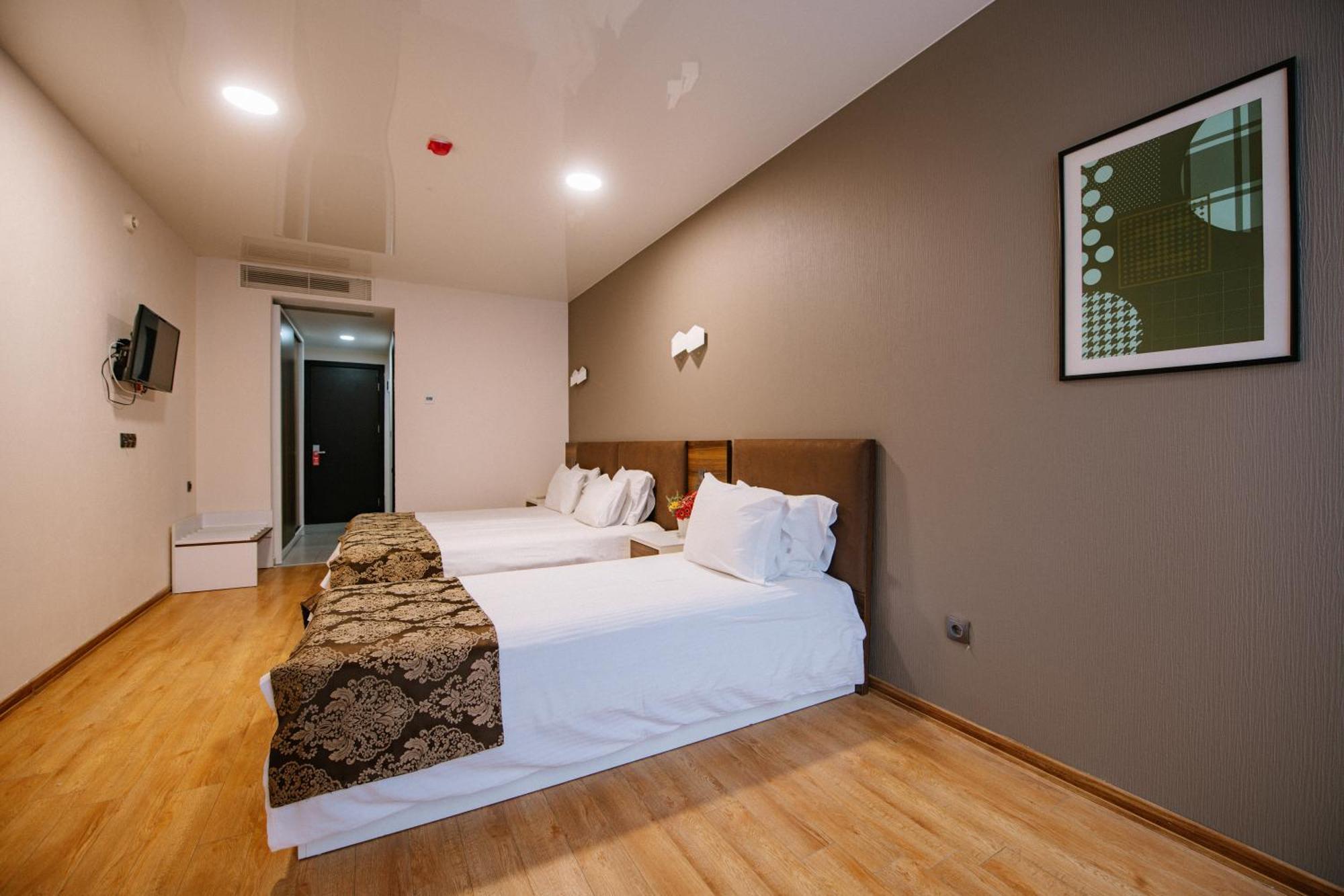 Iveria Inn Hotel Tbilisi Phòng bức ảnh