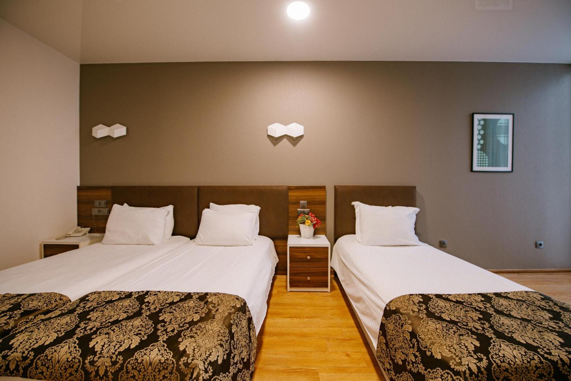 Iveria Inn Hotel Tbilisi Phòng bức ảnh